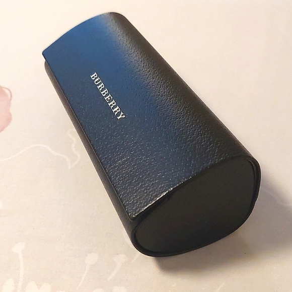 Burberry black glasses case - Picture 2 of 12